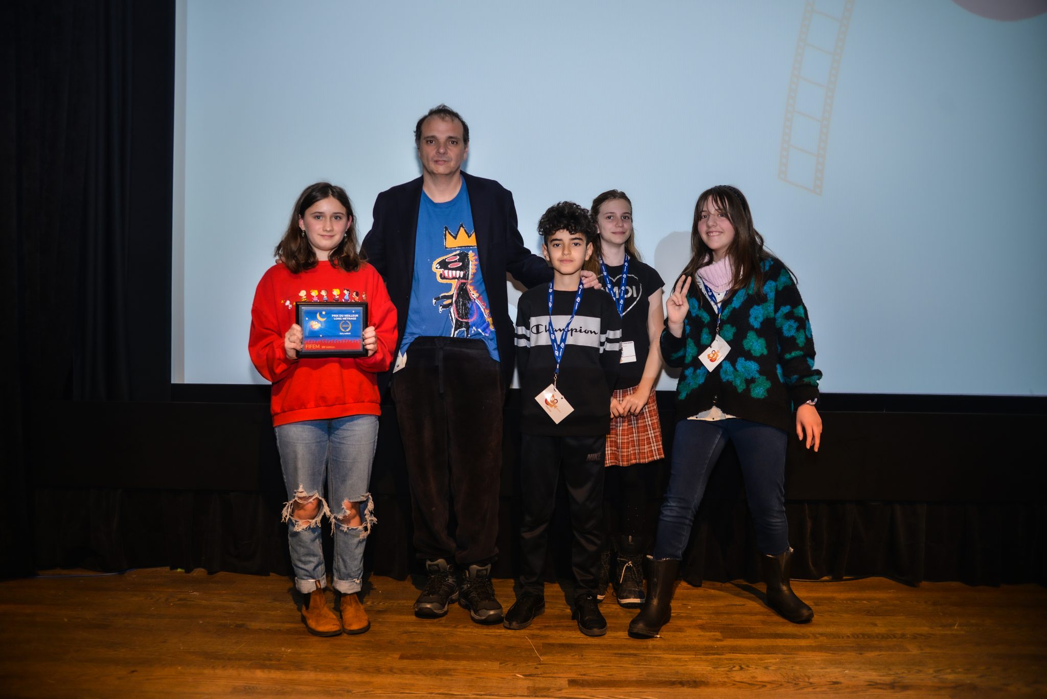 Le Jury Enfant en compagnie de Alessandro Valenti, lauréat du Prix du meilleur long-métrage